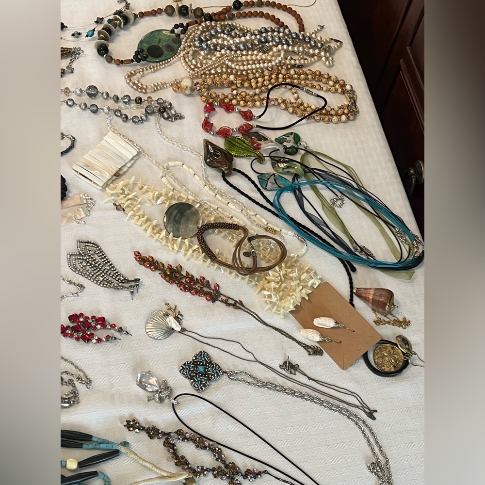 LIVE JEWELRY SHOW!! 8:30pm EST LIKE AND SHARE TO BE NOTIFIED💗♥️💗 - Picture 2 of 14